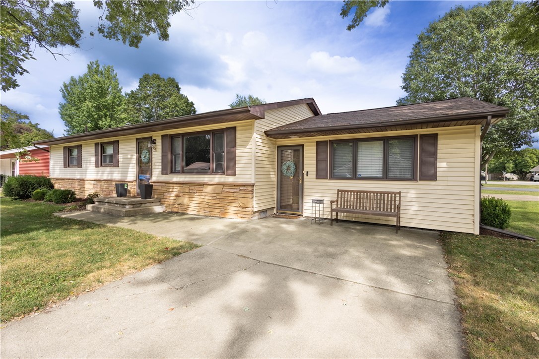 101 Crestwood Street Property Photo 3