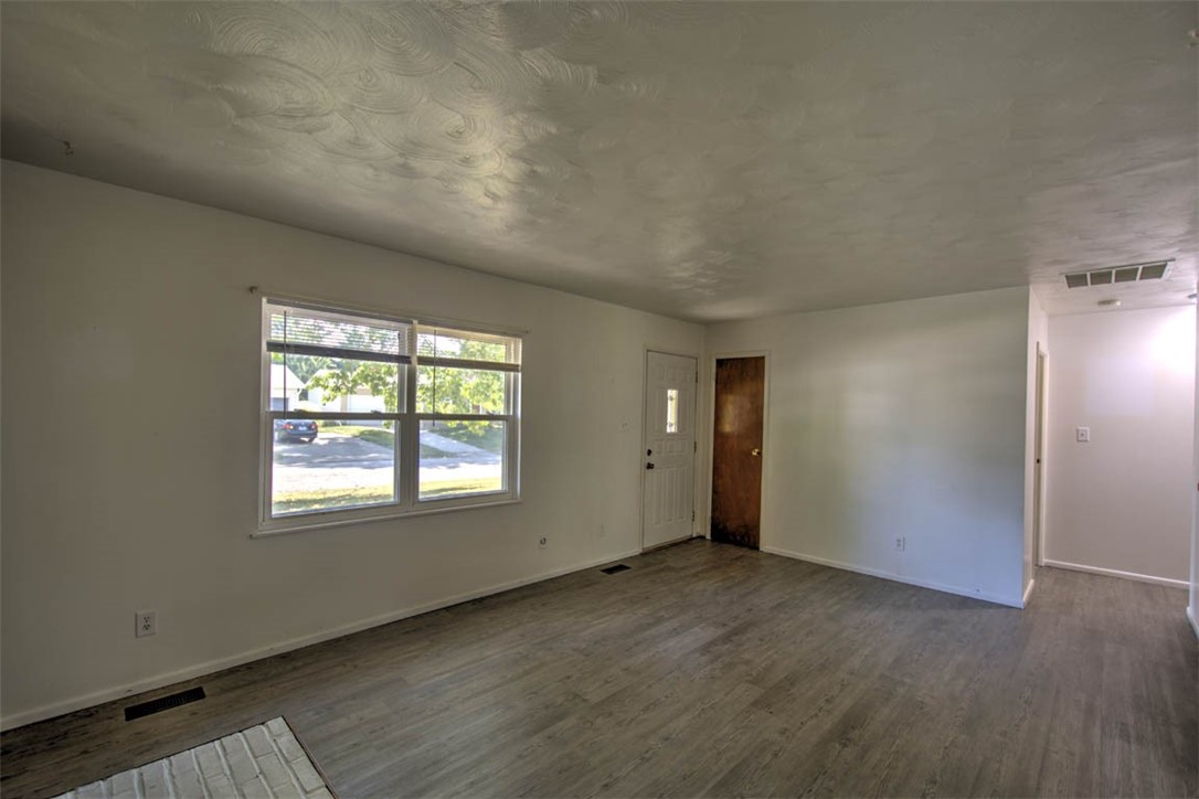 2157 N Dennis Avenue Property Photo 8