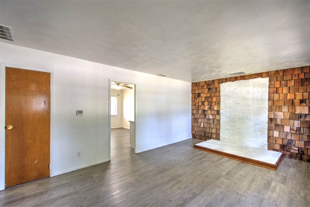 2157 N Dennis Avenue Property Photo 9
