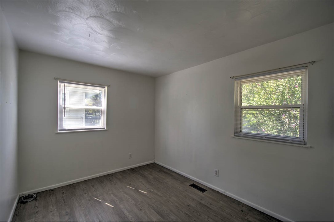 2157 N Dennis Avenue Property Photo 15