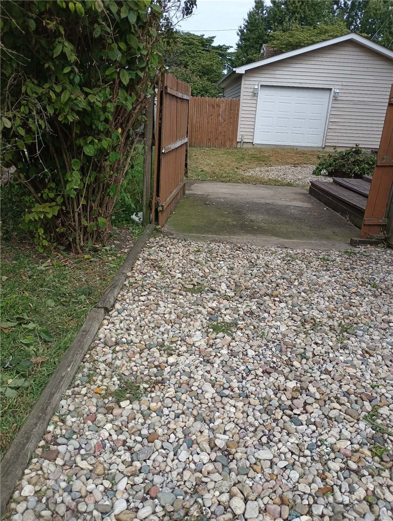 329 Moore Street Property Photo 26