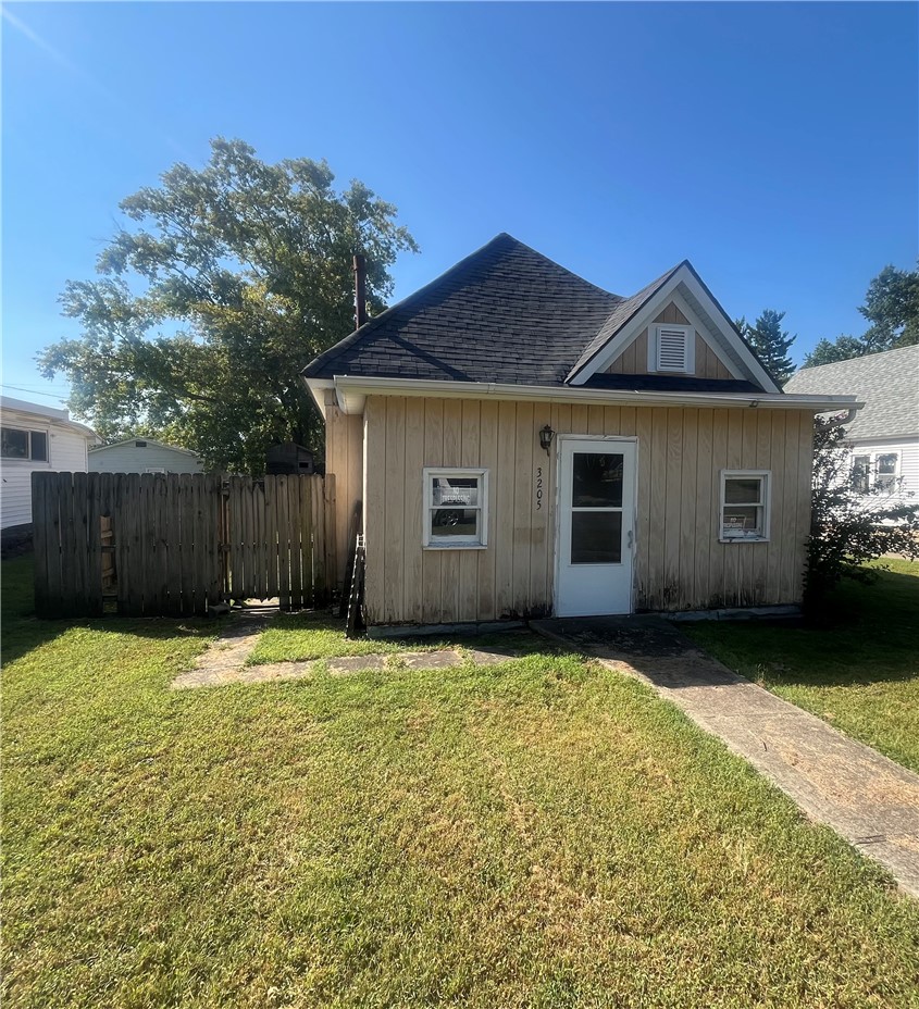 3205 Broadway Avenue Property Photo 1