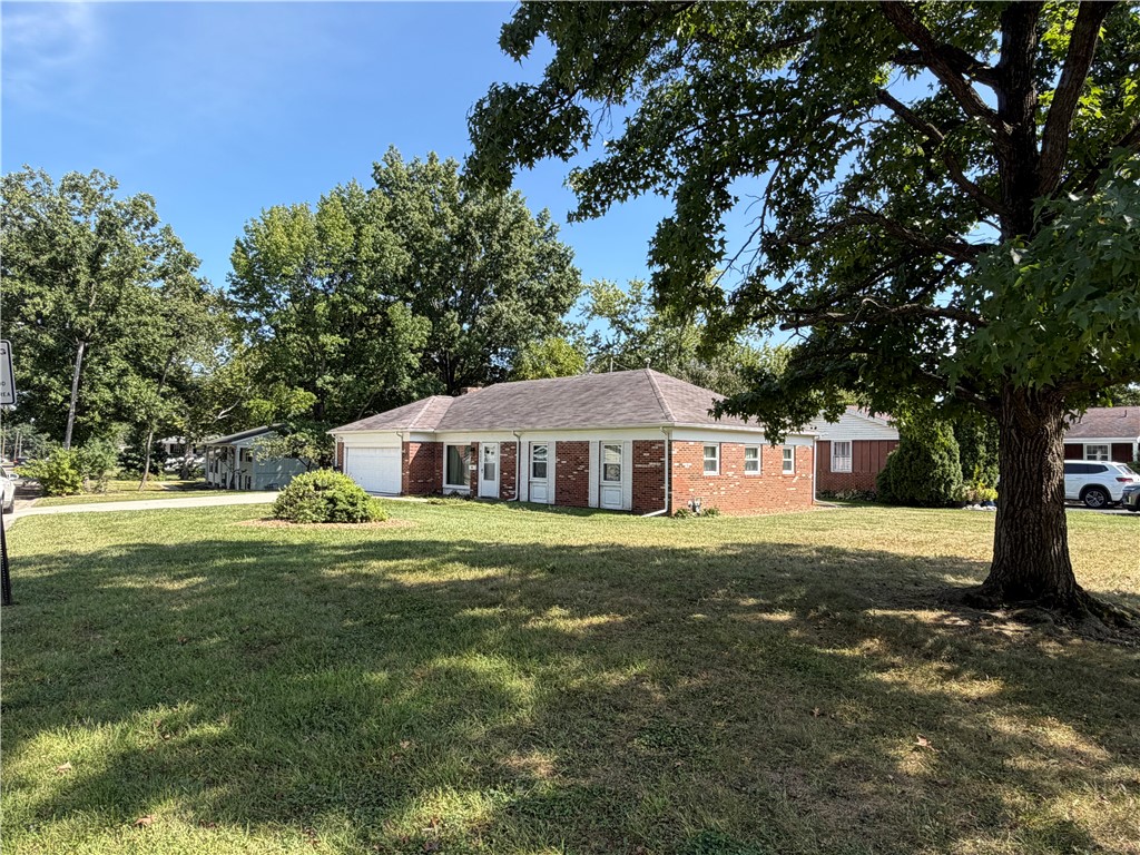 920 Woodlawn Avenue Property Photo 4