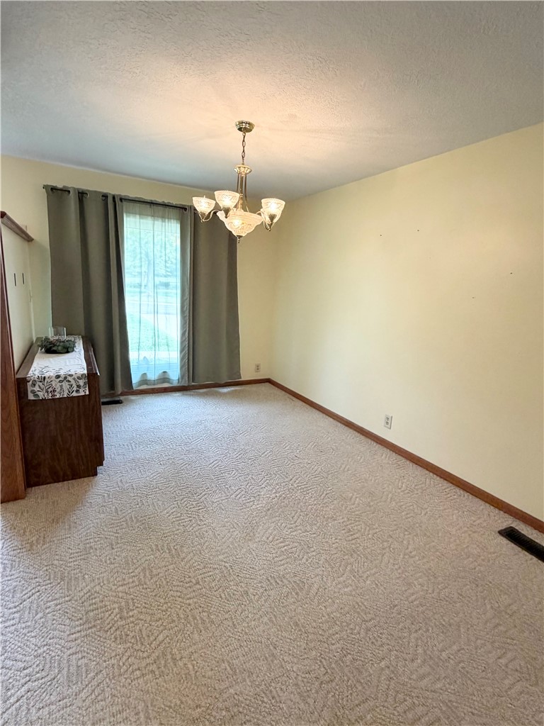 920 Woodlawn Avenue Property Photo 5