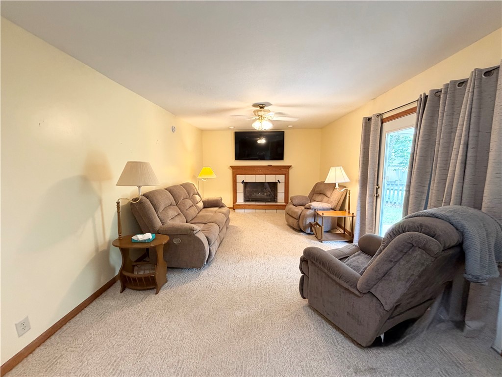 920 Woodlawn Avenue Property Photo 8
