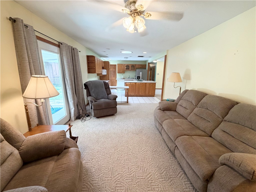 920 Woodlawn Avenue Property Photo 10