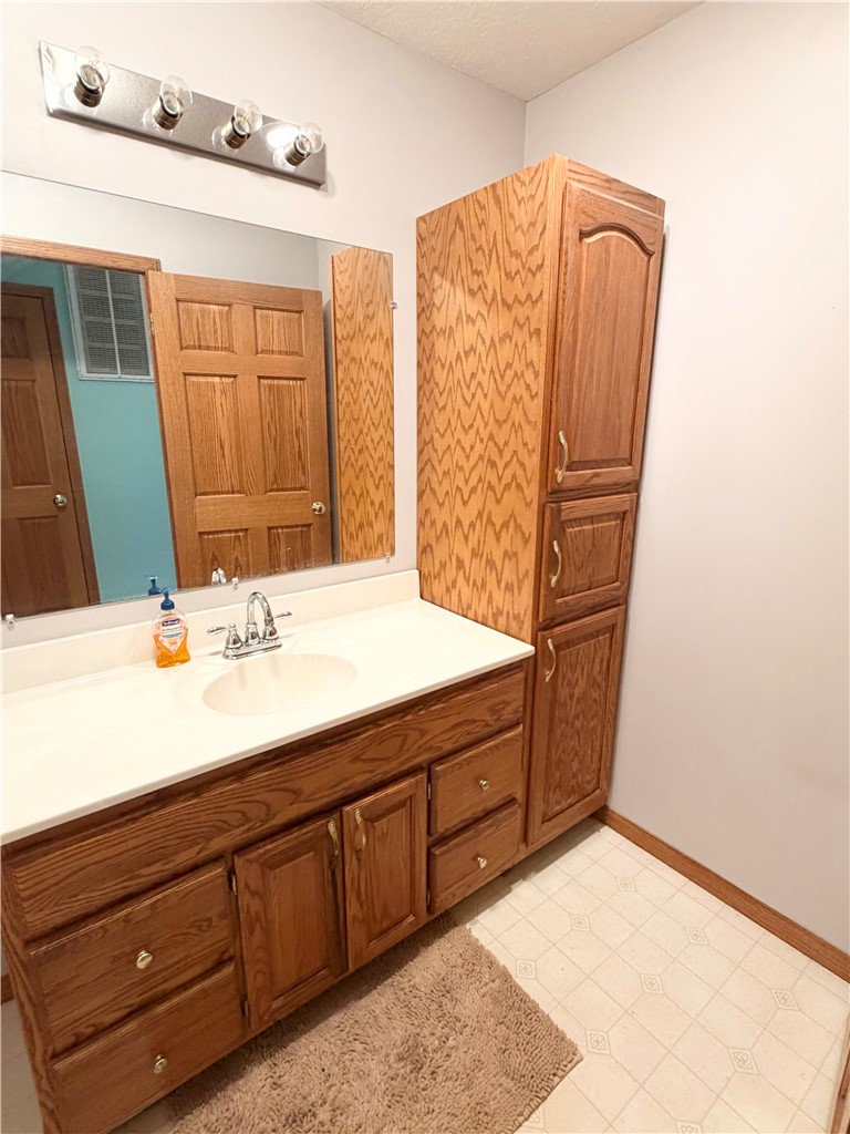 920 Woodlawn Avenue Property Photo 18