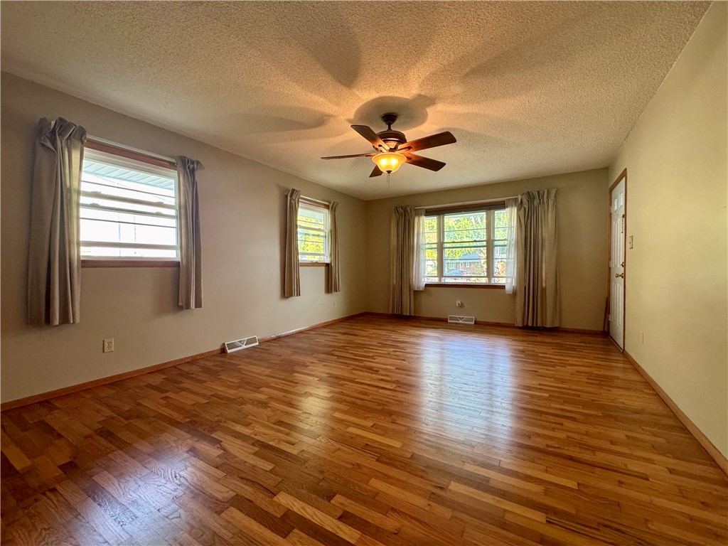 910 N 33rd Street Property Photo 4