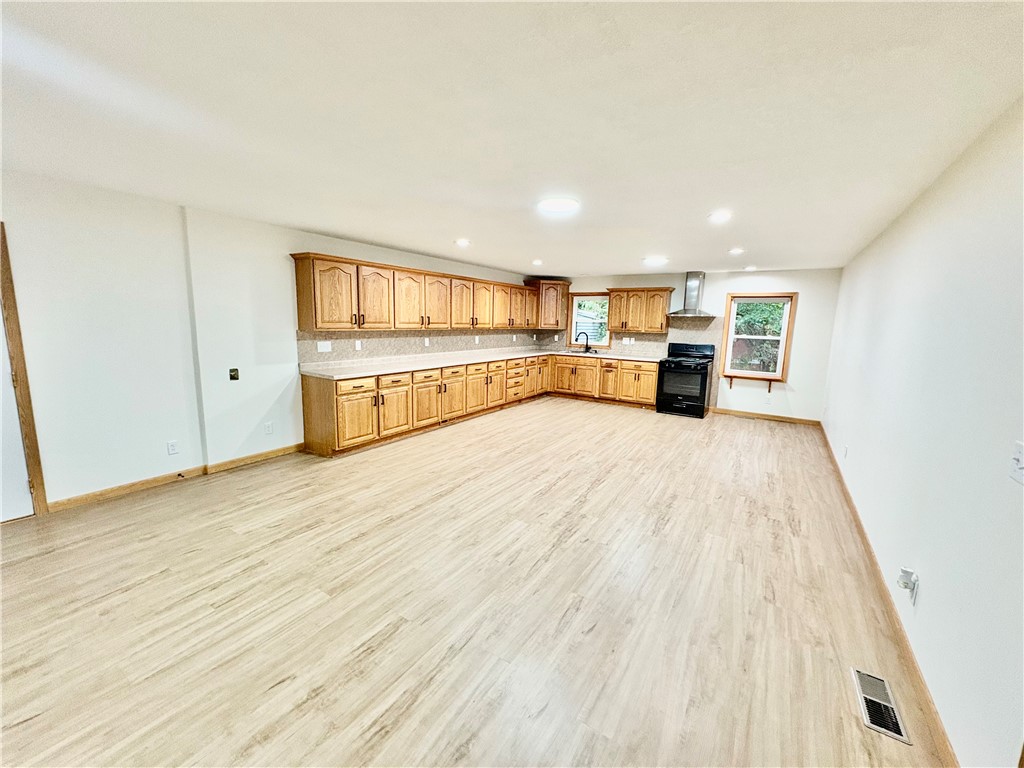 250 N Broadway Street Property Photo 3
