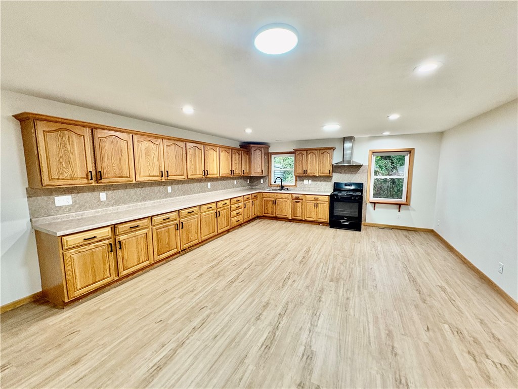 250 N Broadway Street Property Photo 4