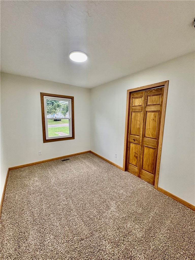 250 N Broadway Street Property Photo 5