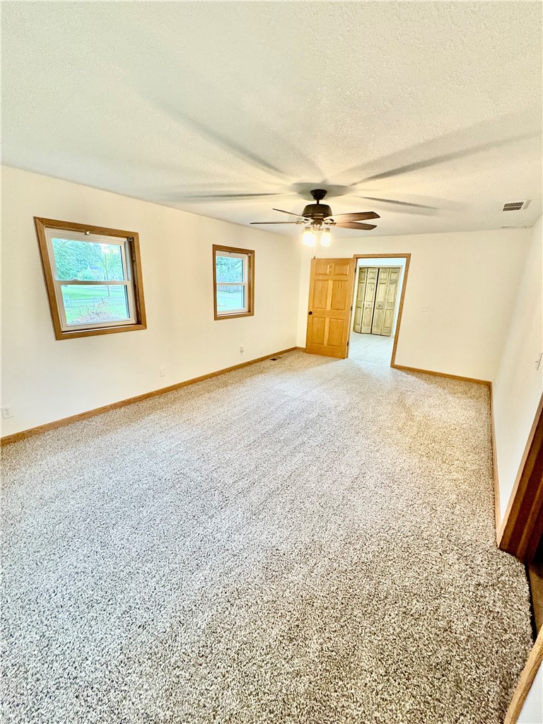 250 N Broadway Street Property Photo 9