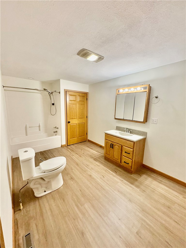 250 N Broadway Street Property Photo 10