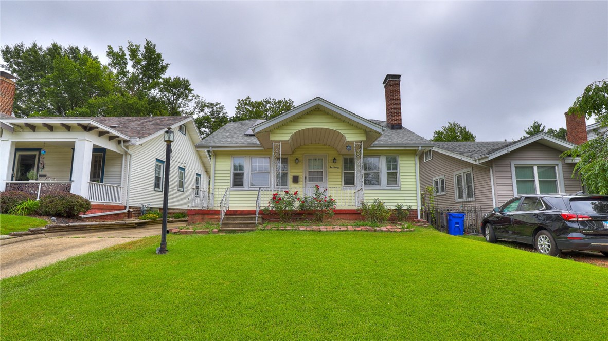 220 N Westlawn Avenue Property Photo 1