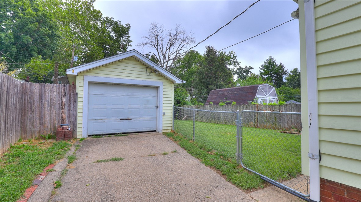220 N Westlawn Avenue Property Photo 4