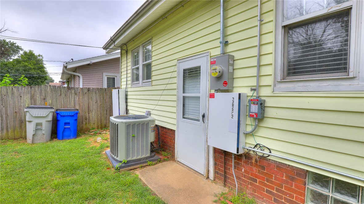 220 N Westlawn Avenue Property Photo 8