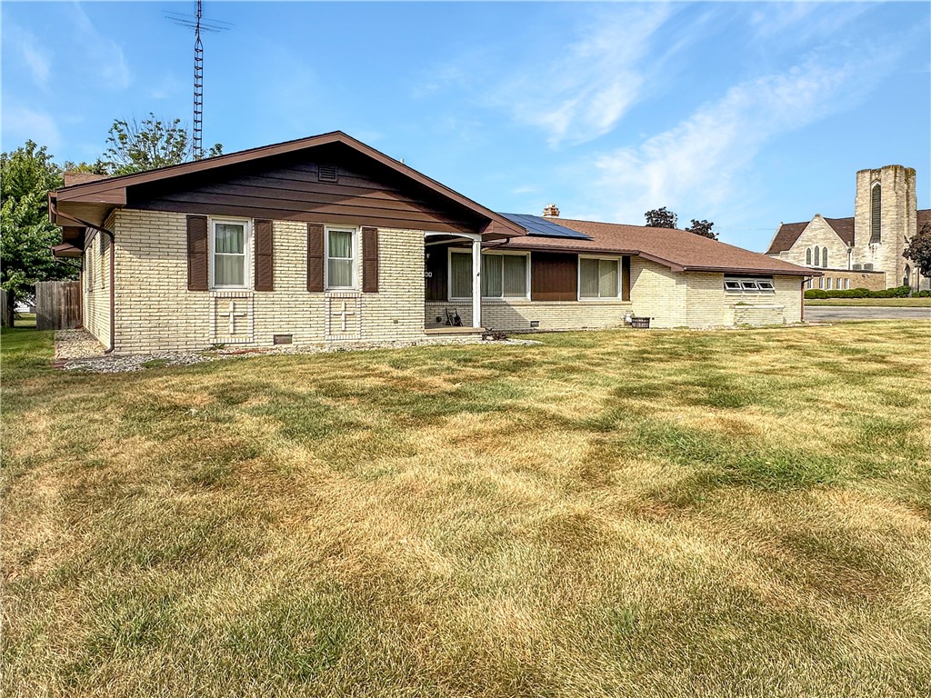 300 Charleston Avenue Property Photo 1