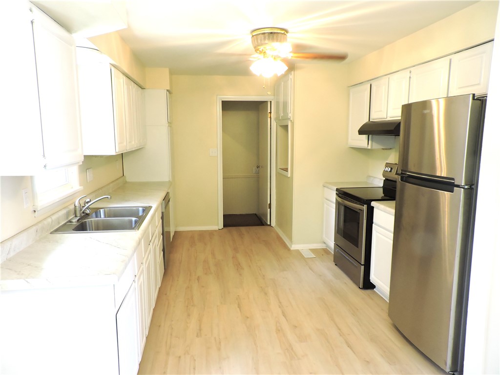 2212 N Bowman Avenue Property Photo 3