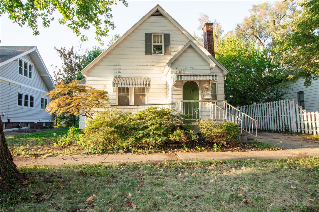 2616 Prairie Avenue Property Photo 1