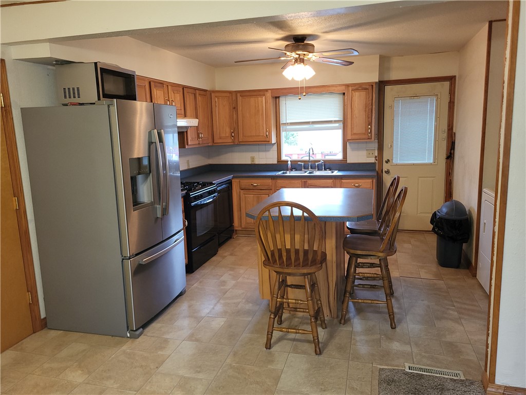 944 Commercial Street Property Photo 11