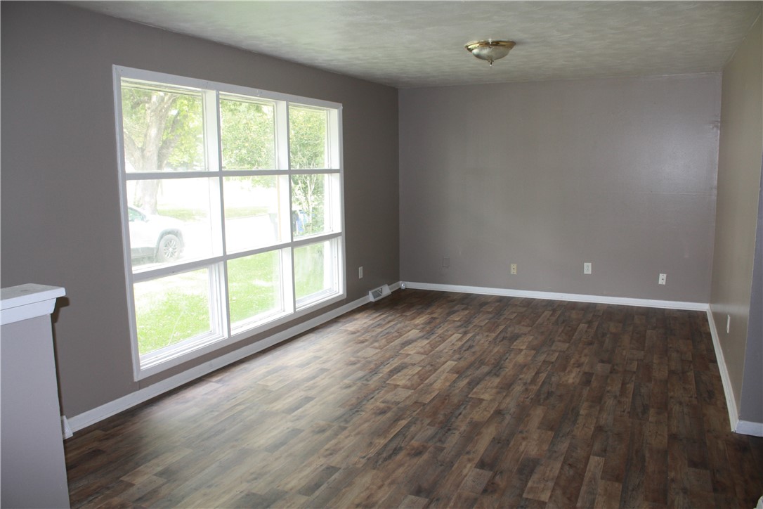 921 W Olive Street Property Photo 3