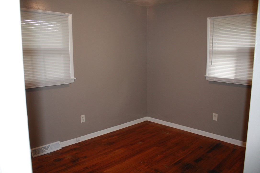 921 W Olive Street Property Photo 9