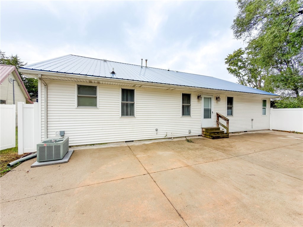 508 E Locust Street Property Photo 34