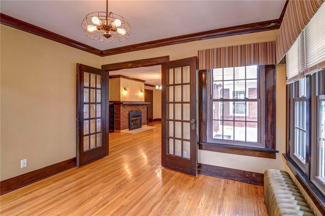 155 N Woodlawn Avenue Property Photo 4