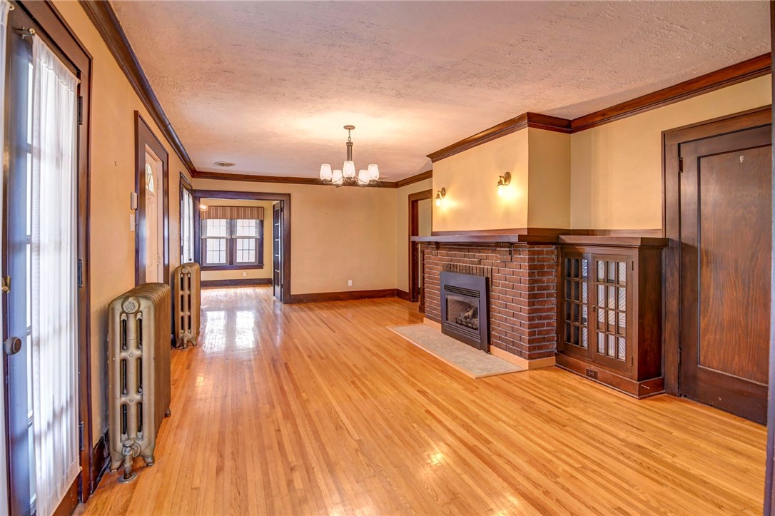 155 N Woodlawn Avenue Property Photo 8