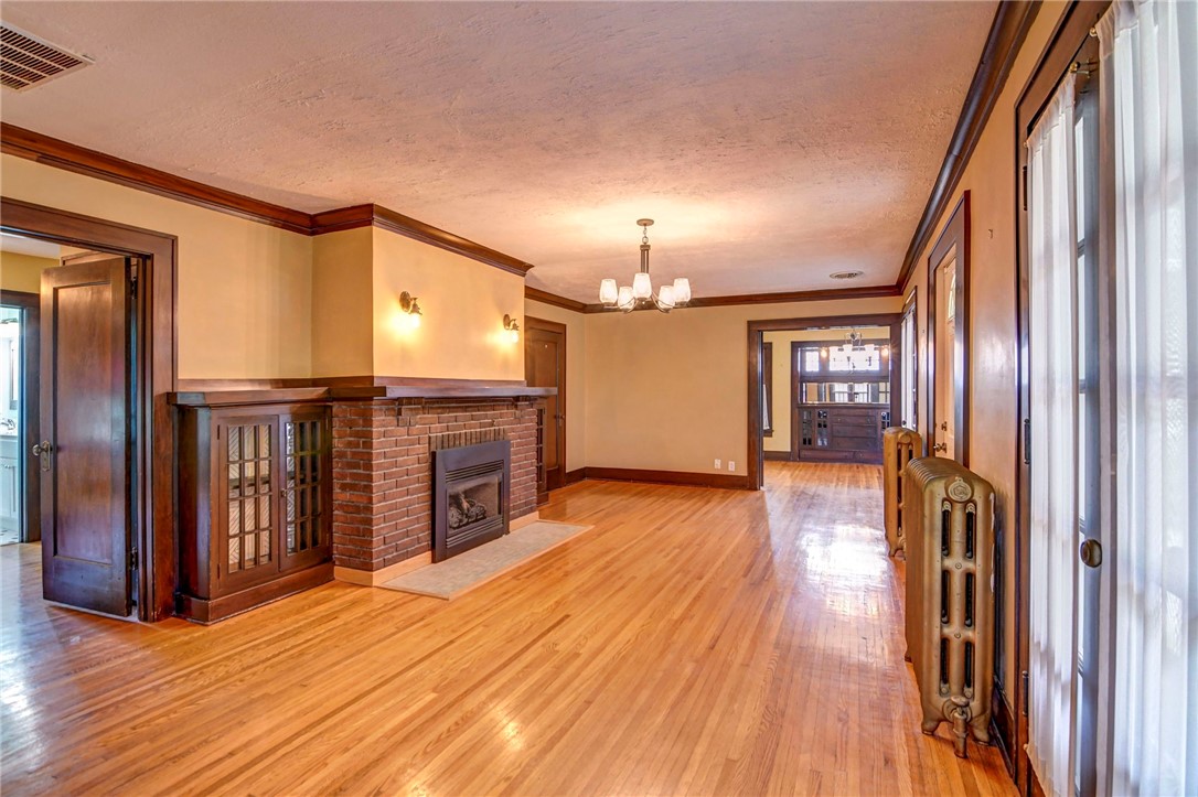 155 N Woodlawn Avenue Property Photo 9
