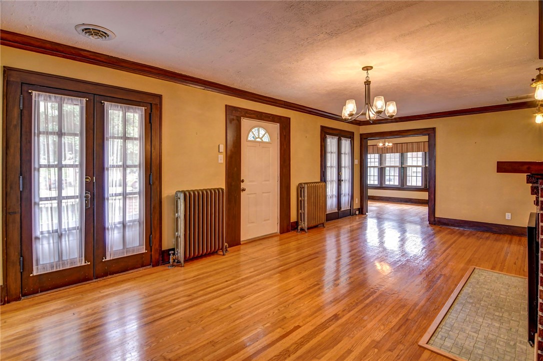 155 N Woodlawn Avenue Property Photo 10