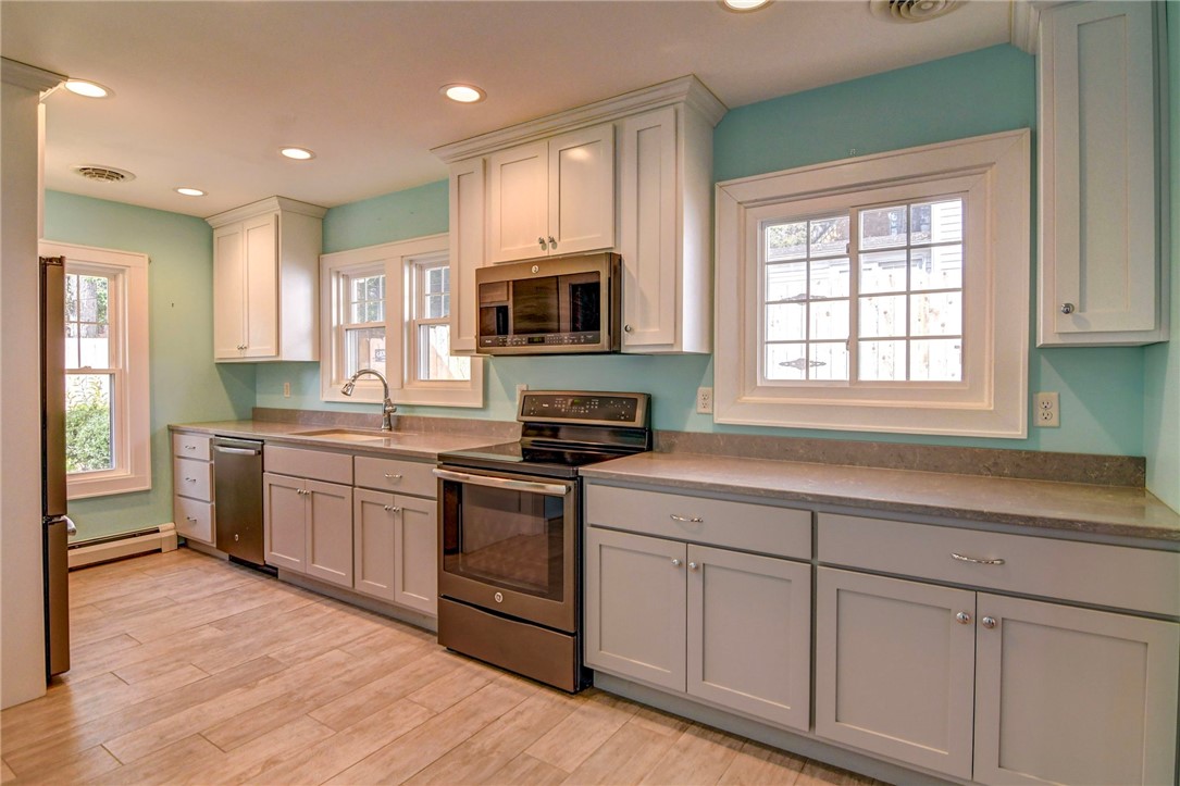 155 N Woodlawn Avenue Property Photo 15