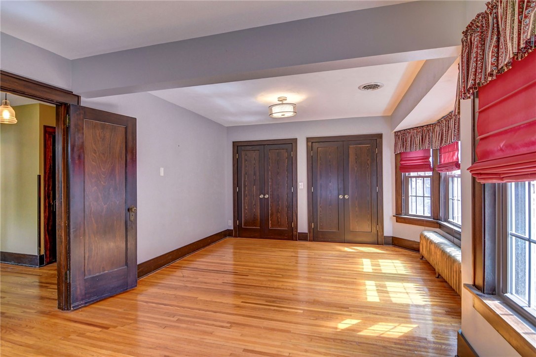 155 N Woodlawn Avenue Property Photo 23