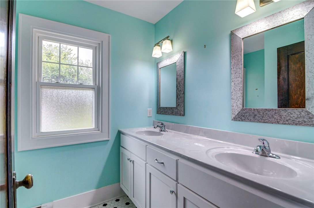155 N Woodlawn Avenue Property Photo 25