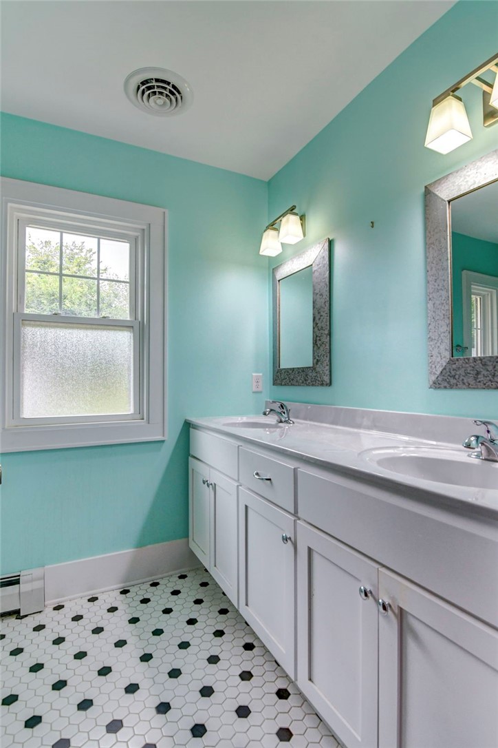 155 N Woodlawn Avenue Property Photo 26