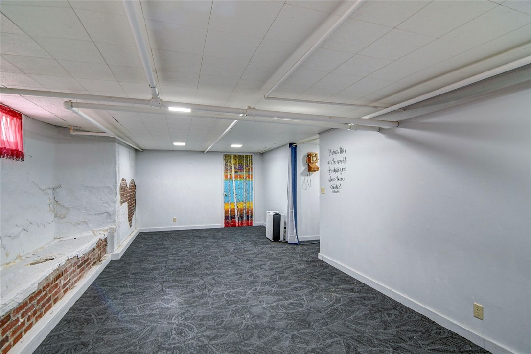 155 N Woodlawn Avenue Property Photo 31