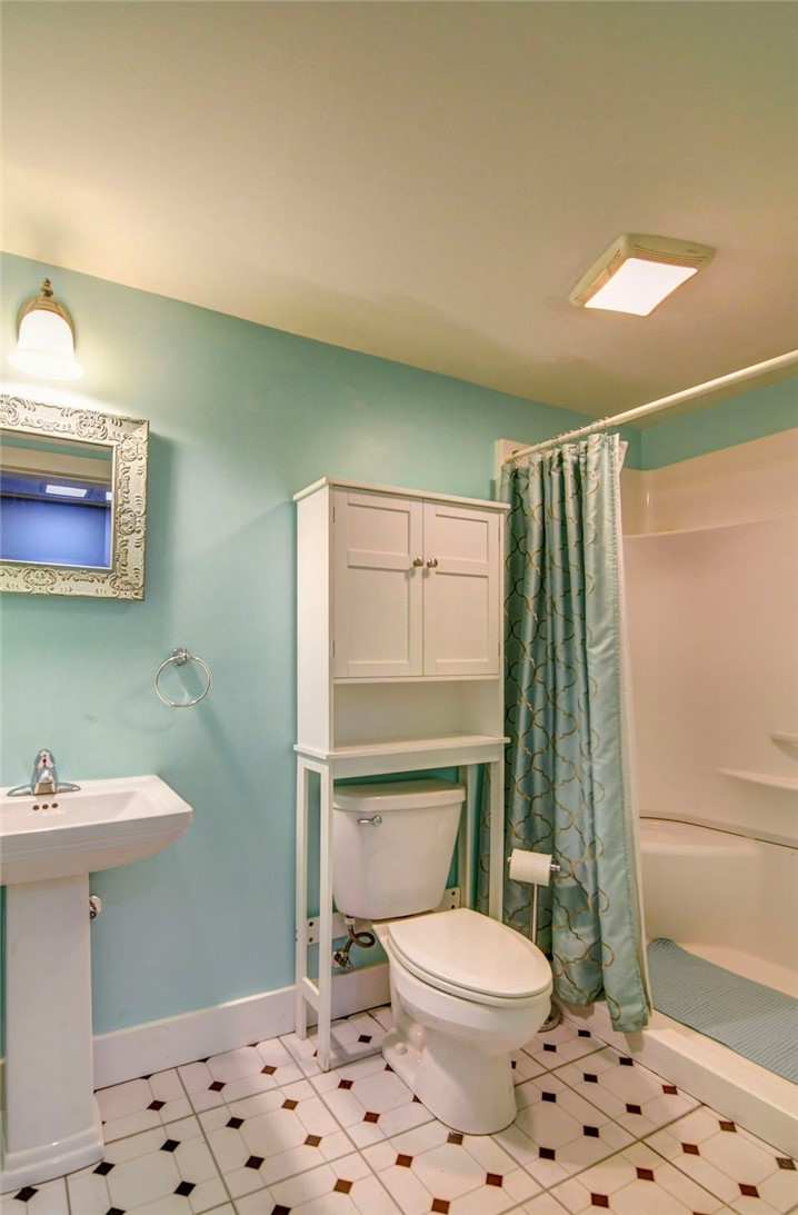 155 N Woodlawn Avenue Property Photo 32