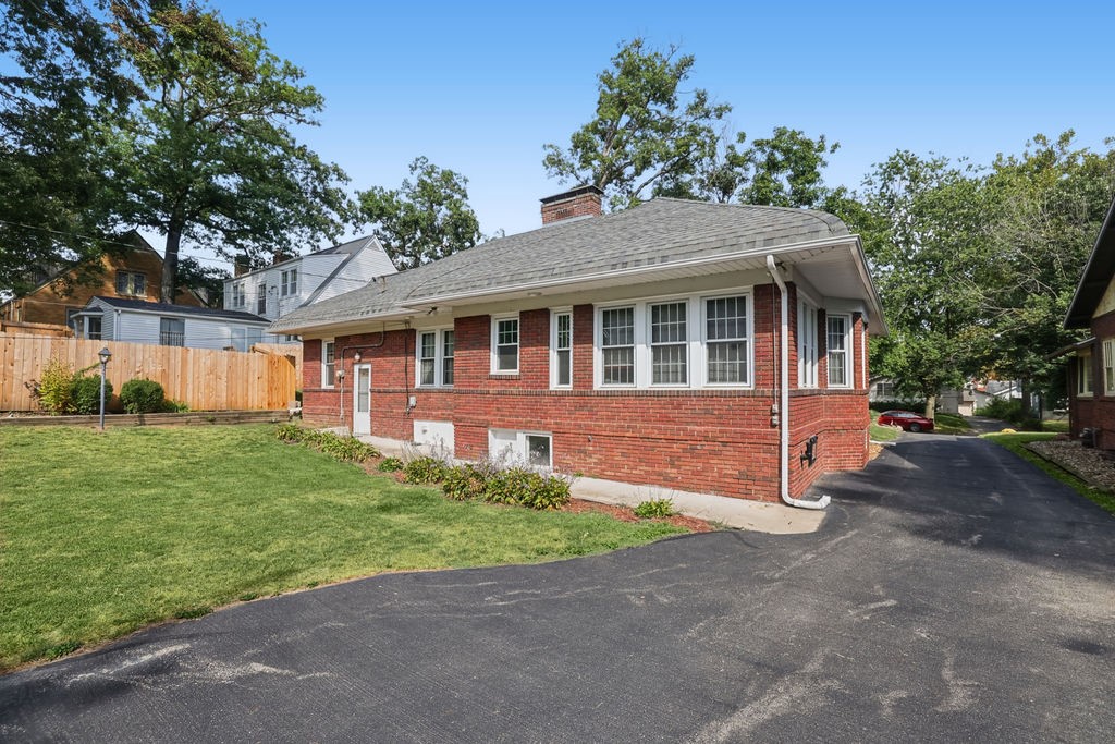155 N Woodlawn Avenue Property Photo 35
