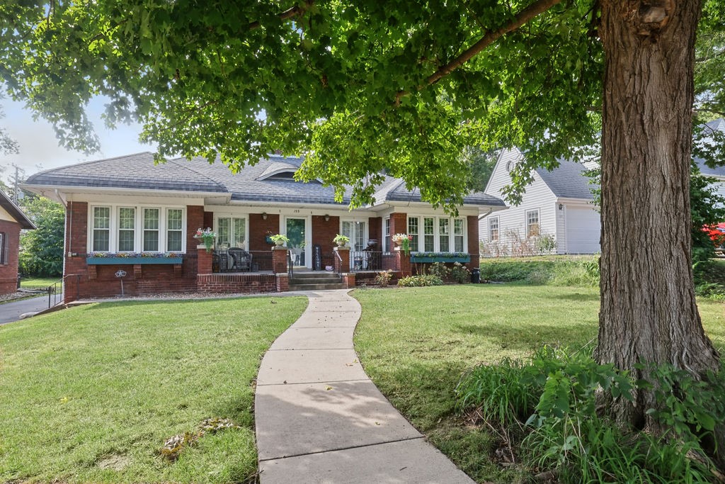 155 N Woodlawn Avenue Property Photo 37