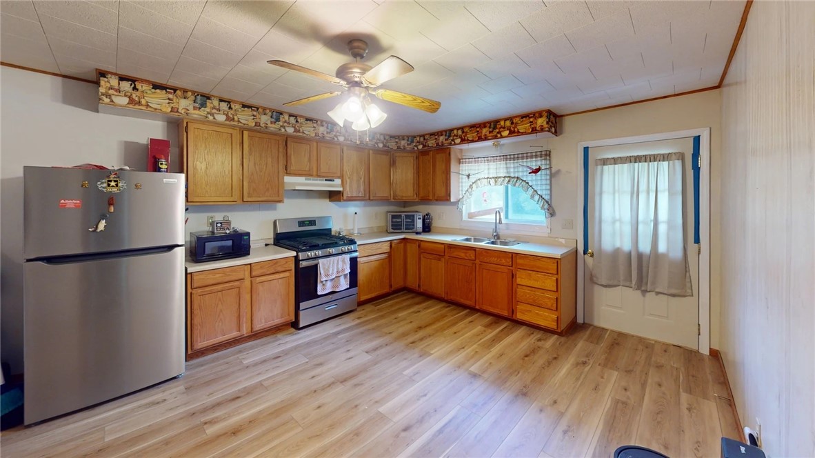 203 College Street Property Photo 9