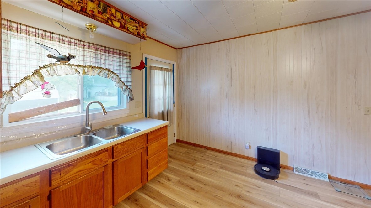 203 College Street Property Photo 10