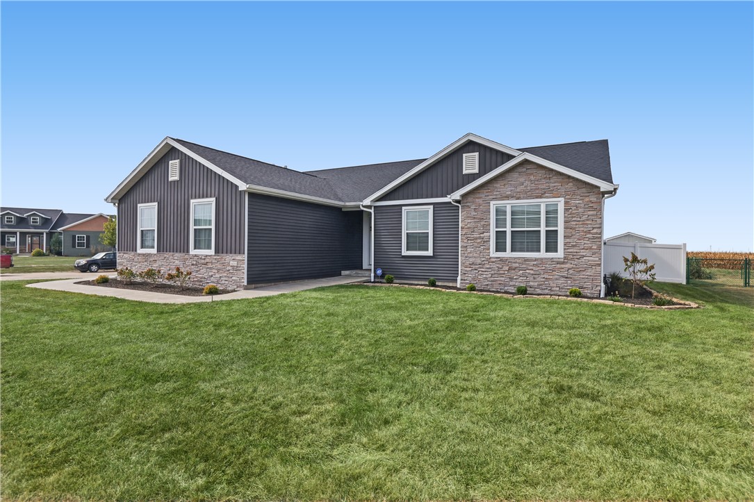 1121 Meadow Brook Court Property Photo 2