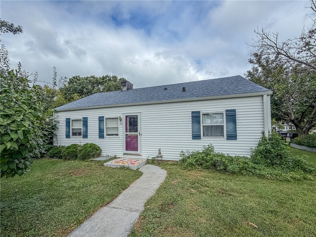 301 Center Street Property Photo 1
