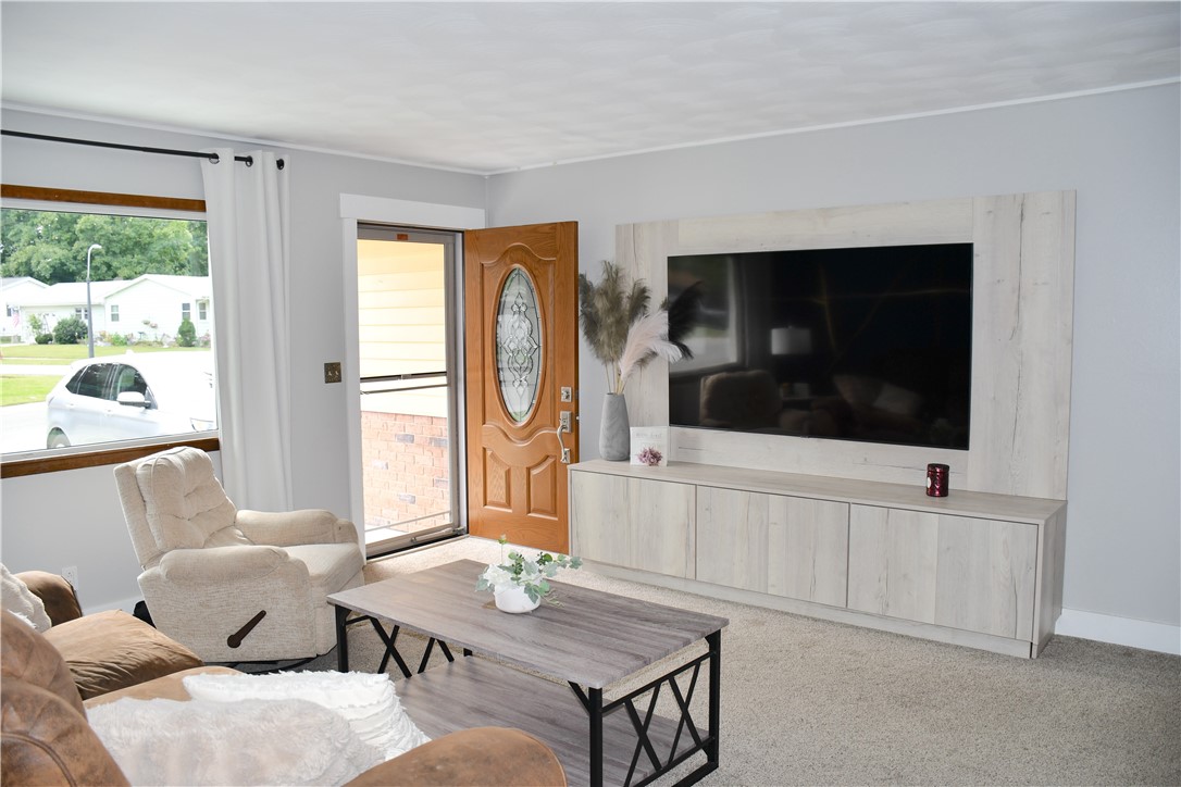 704 Sunshine Drive Property Photo 2