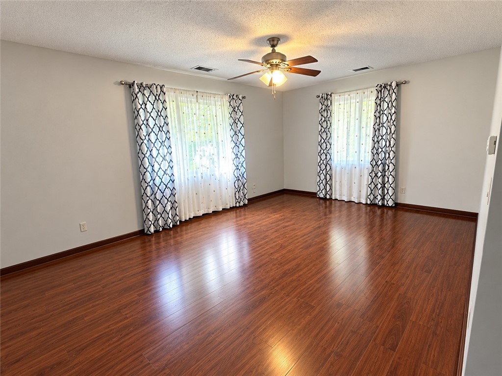 112 Wayne Drive Property Photo 5