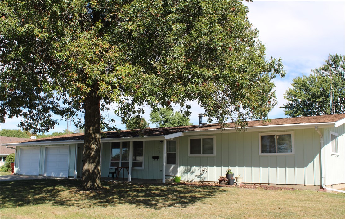 1005 N Wood Street Property Photo 1