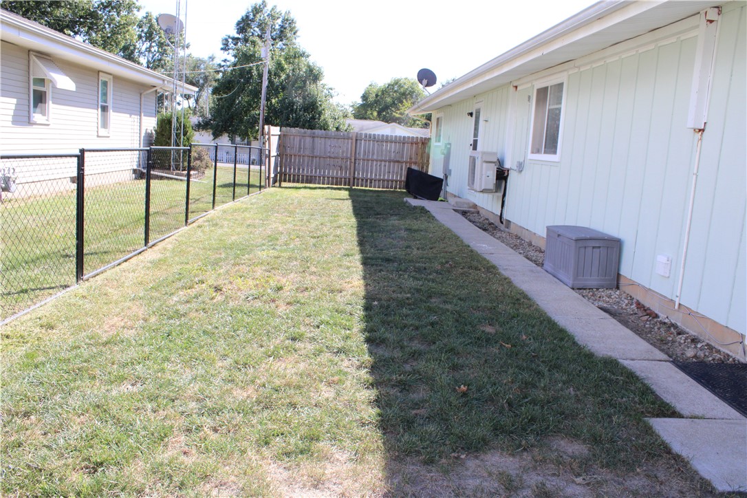1005 N Wood Street Property Photo 2