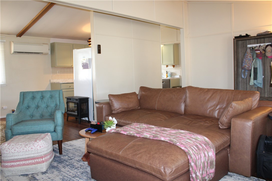 1005 N Wood Street Property Photo 3