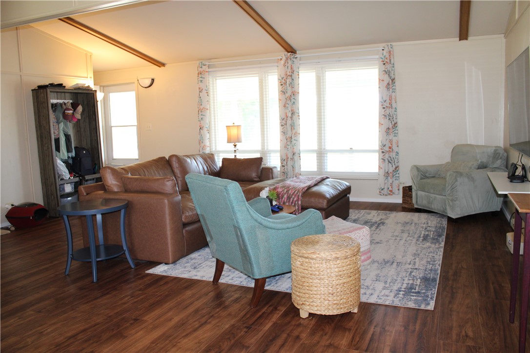 1005 N Wood Street Property Photo 4