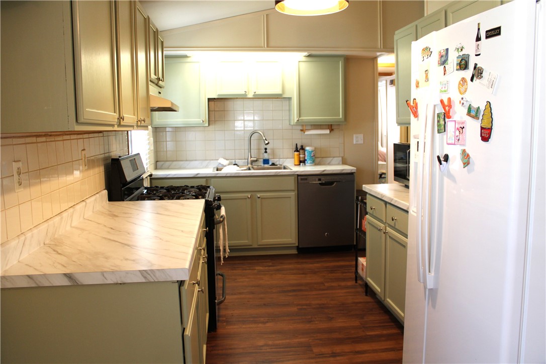 1005 N Wood Street Property Photo 5